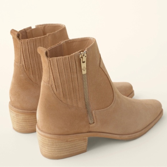 Like NEW Donald Pliner tan cream taupe suede booties - Picture 4 of 10